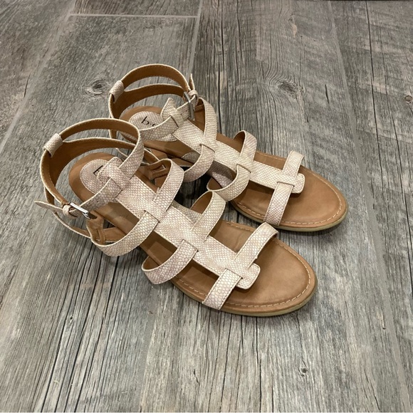 Born Concepts sandals size 8M - Picture 2 of 12